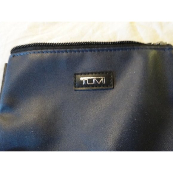 TUMI x Delta One First Class Zipper Pouch Case Amenity Kit Business Gray NEW!!! - Picture 2 of 3